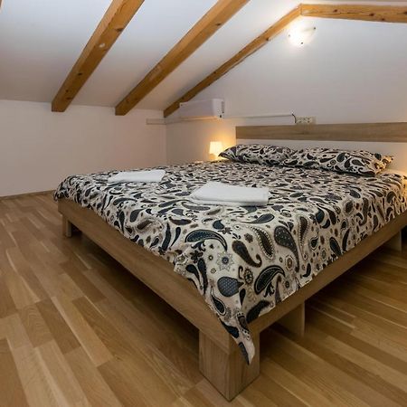 Holiday Home Olga With Pool &Pet Friendly PUY Exterior foto