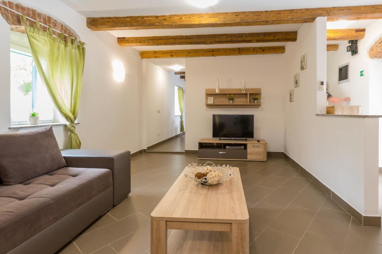 Holiday Home Olga With Pool &Pet Friendly PUY Exterior foto