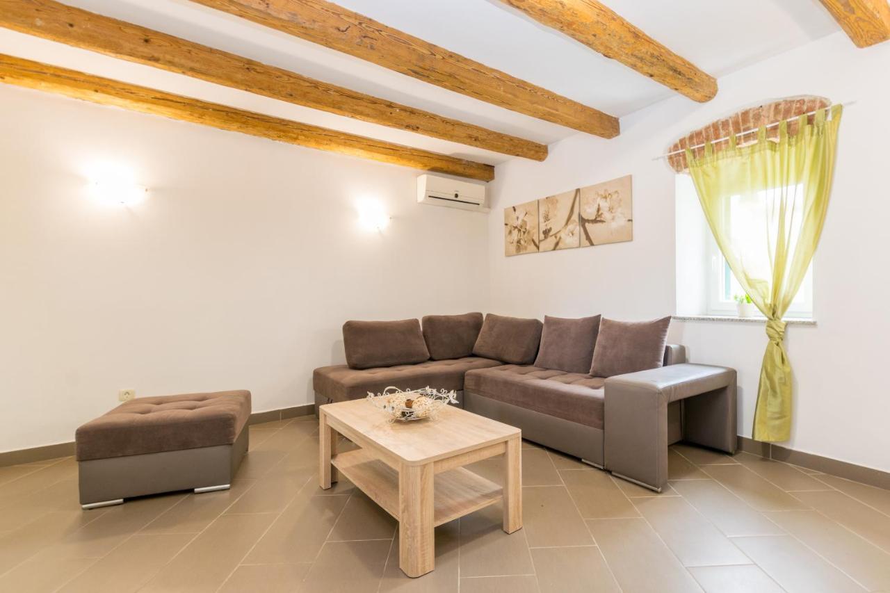 Holiday Home Olga With Pool &Pet Friendly PUY Exterior foto
