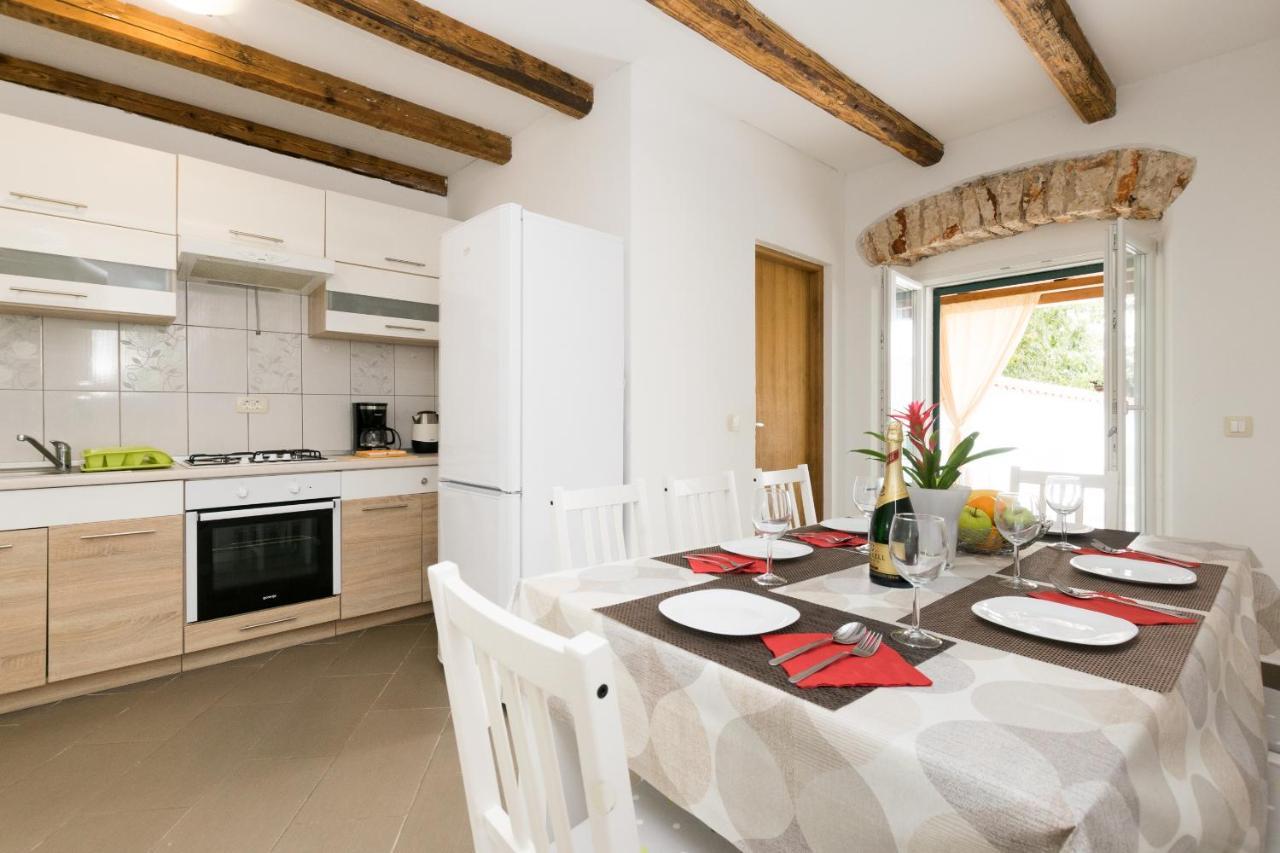 Holiday Home Olga With Pool &Pet Friendly PUY Exterior foto