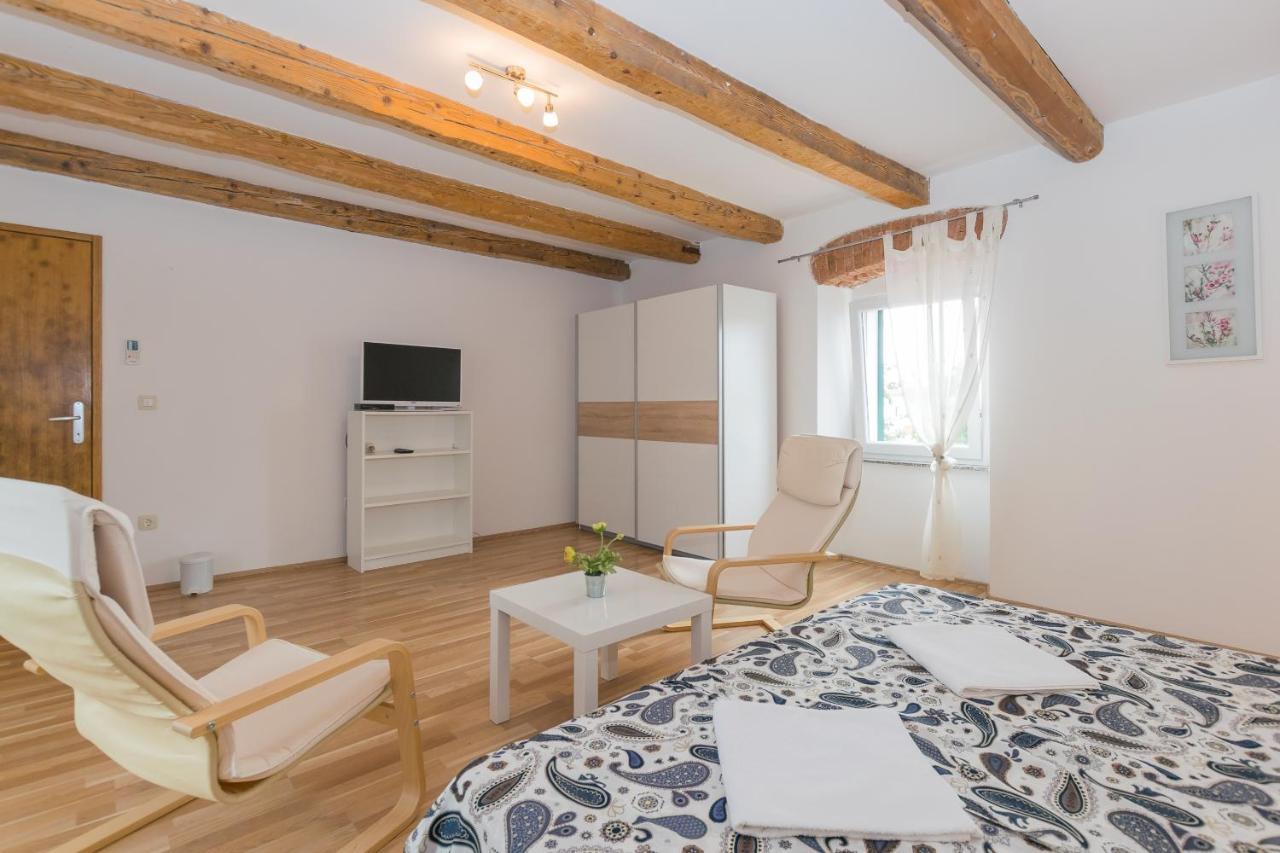 Holiday Home Olga With Pool &Pet Friendly PUY Exterior foto